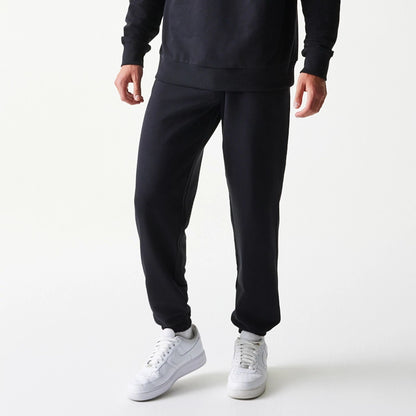 The model is wearing this NBA League Essential Chicago Bulls Joggers in black. 3