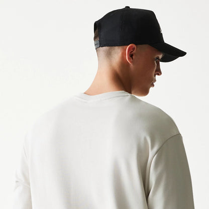 The model is wearing this NBA League Essential LA Lakers Oversized Crew Neck Sweater in cream. 7