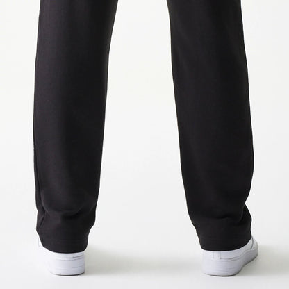 The model is wearing this NBA Chicago Bulls Straight Leg Joggers in black. 7