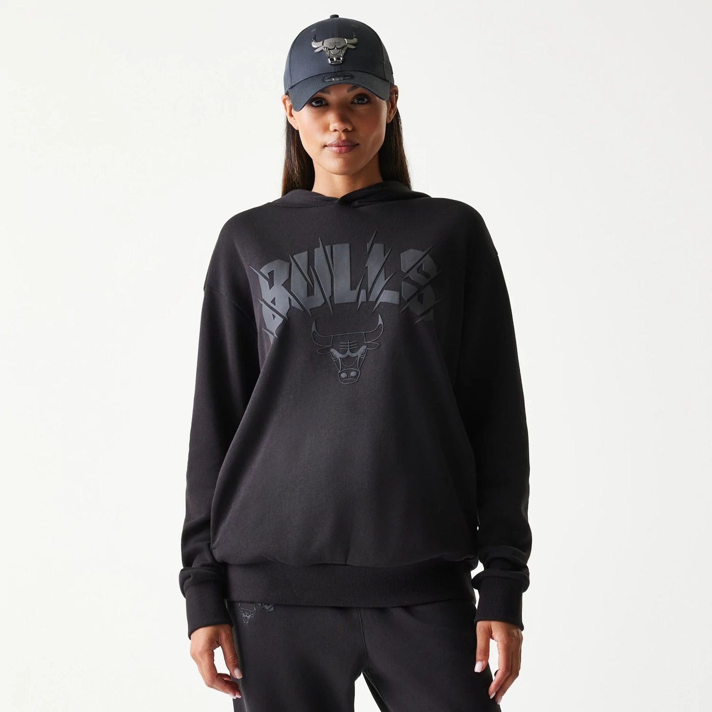 The model is wearing this NBA Chicago Bulls Oversized Pullover Hoodie in black. 4