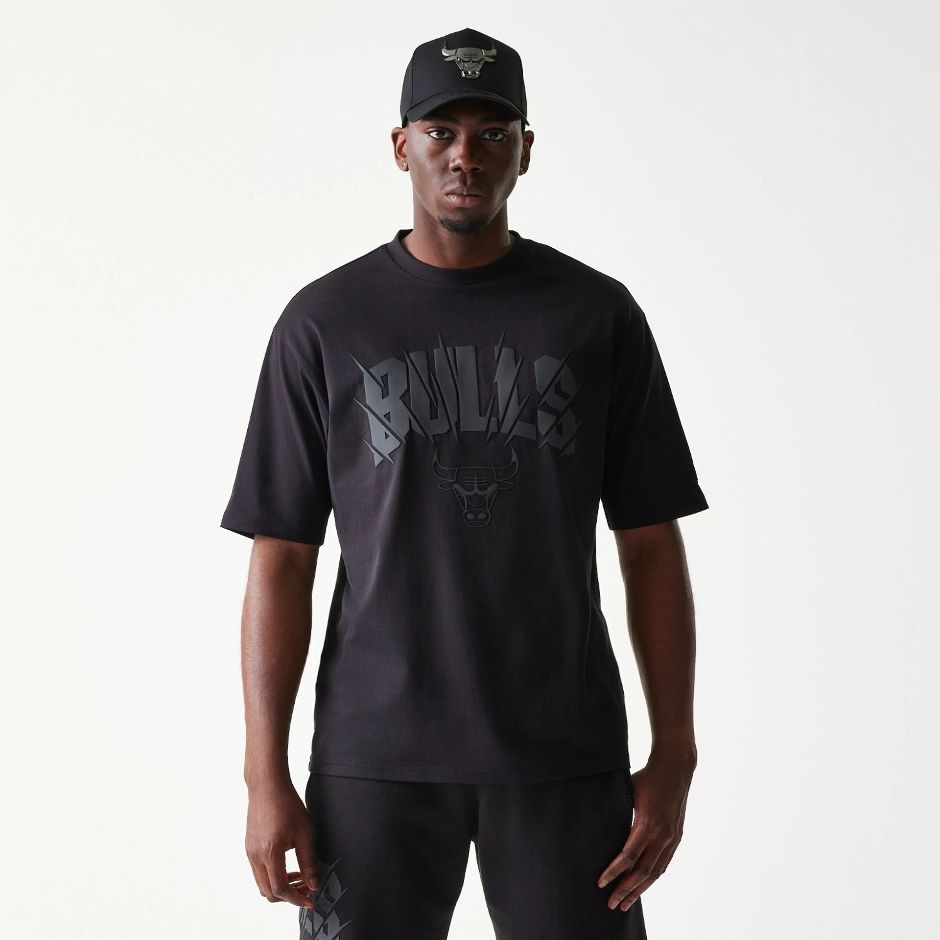 The model is wearing this NBA Chicago Bulls Oversized T-Shirt in black.  1