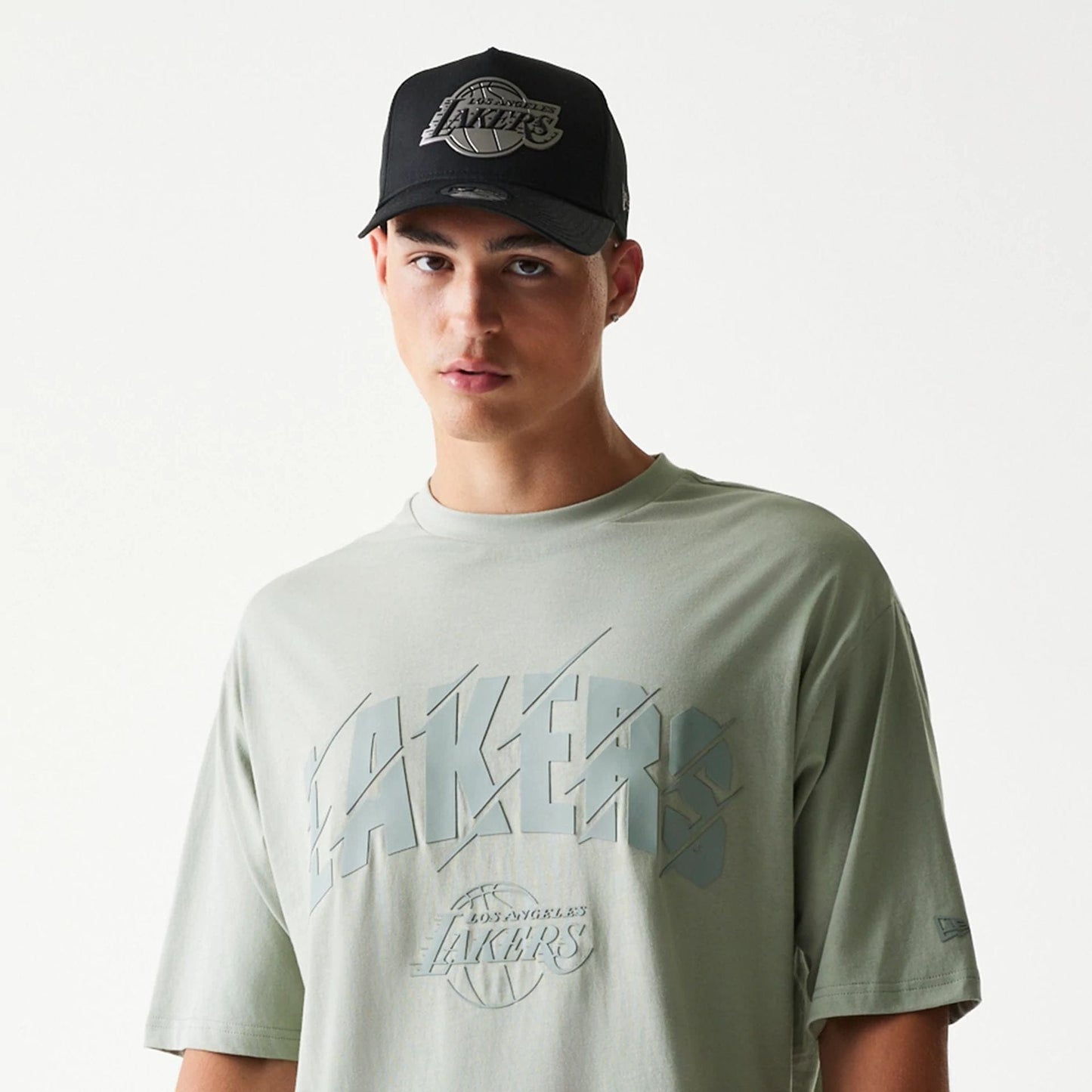 The model is wearing this NBA LA Lakers Oversized T-Shirt in pastel green. 6