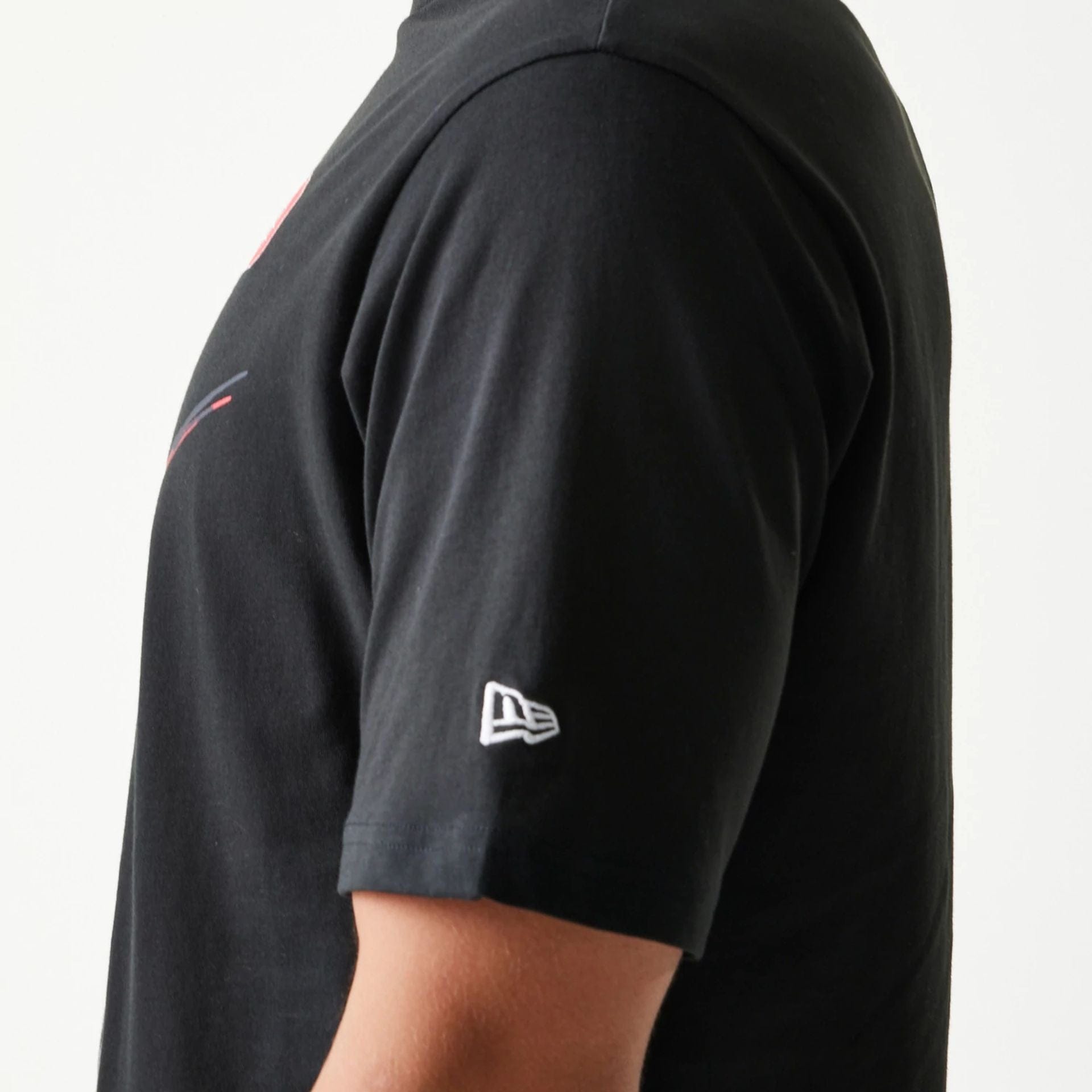 The model is wearing this NBA Ball Graphic Chicago Bulls T-Shirt in black. 7