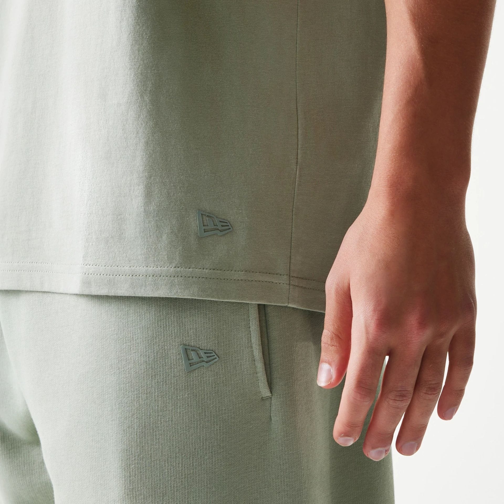 The model is wearing this NBA LA Lakers Sleeveless T-Shirt in pastel green. 5