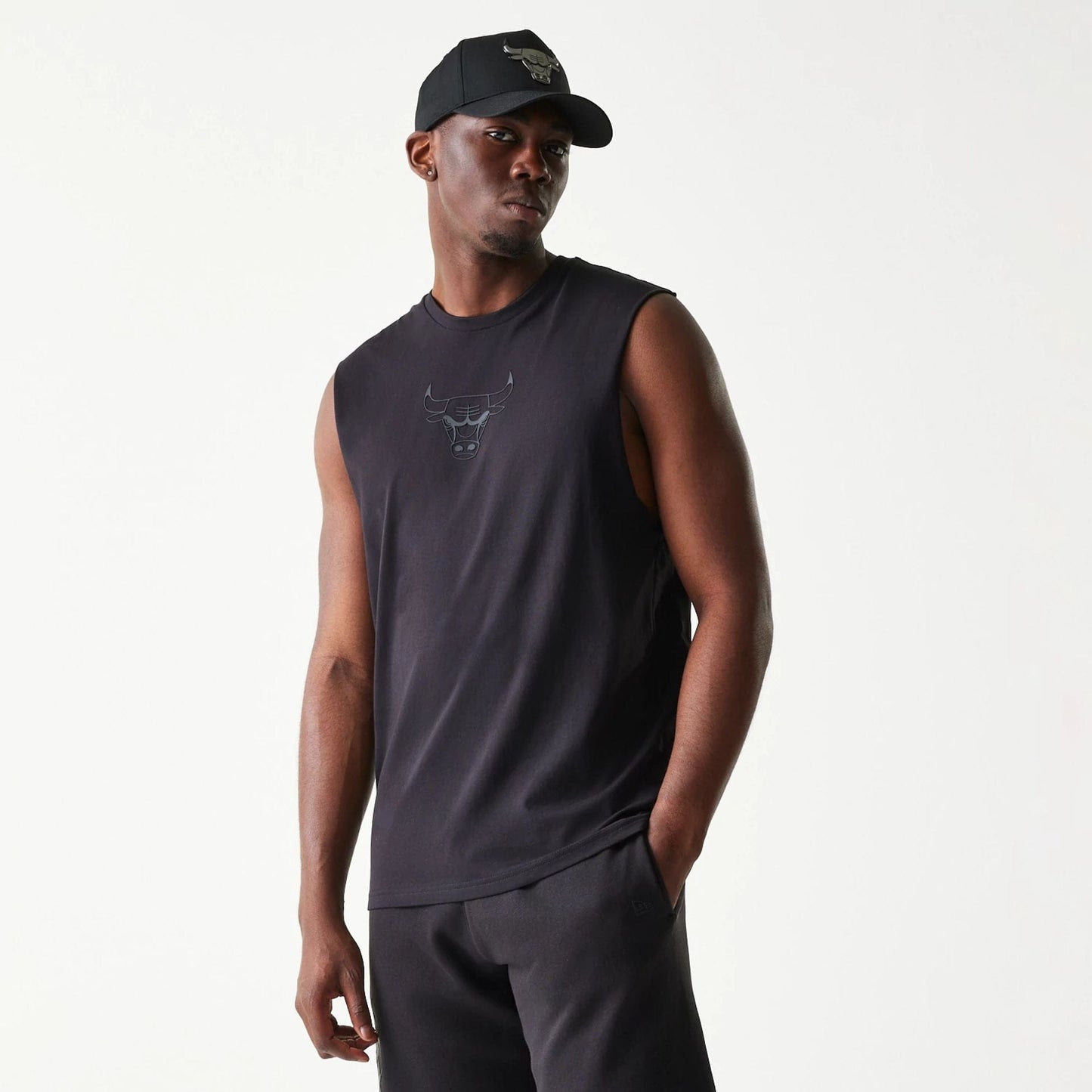 The model is wearing this NBA Chicago Bulls Sleeveless T-Shirt in black. 1