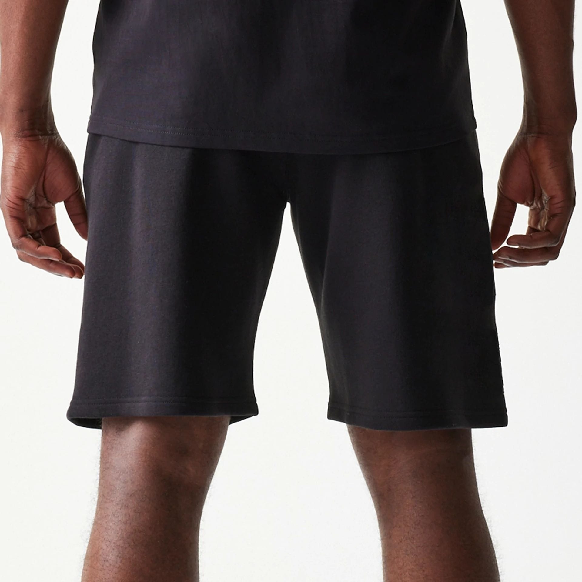 The model is wearing this NBA Chicago Bulls Shorts in black. 7