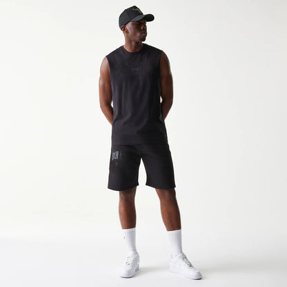 The model is wearing this NBA Chicago Bulls Shorts in black. 8