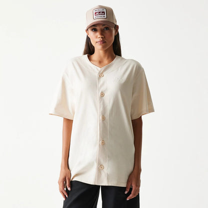 The model is wearing this New Era Script T-Shirt in light beige. 4