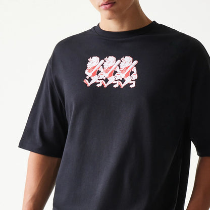 The model is wearing this New Era Baseball Cows Character Graphic Oversized T-Shirt in black. 5