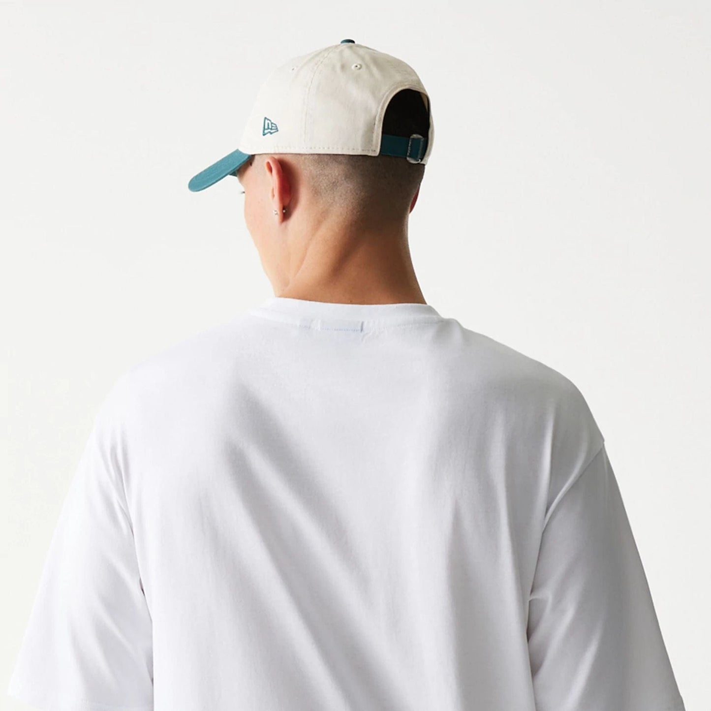 The model is wearing this New Era Baseball Player Graphic Oversized T-Shirt in white. 7