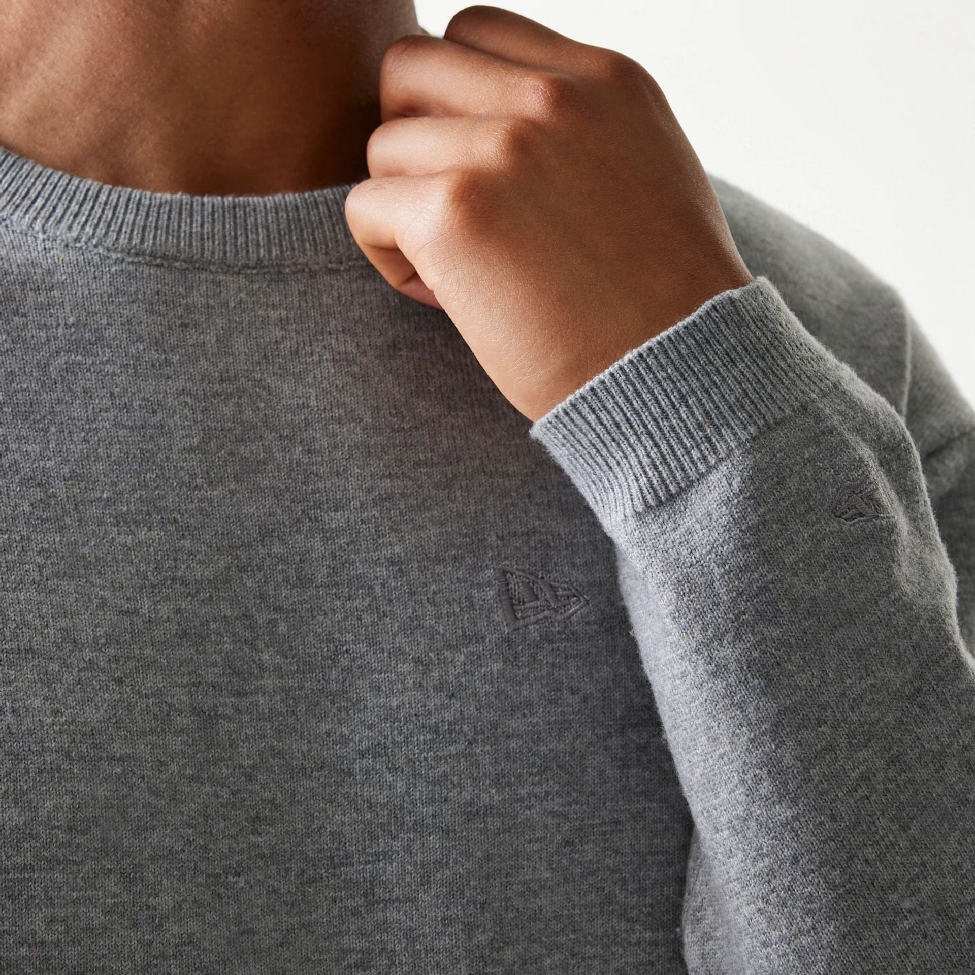 The model is wearing this New Era Essential Flag Knitted Sweater in grey. 7