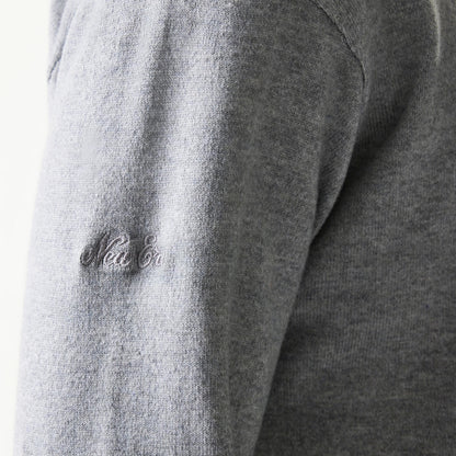 The model is wearing this New Era Essential Flag Knitted Sweater in grey. 8