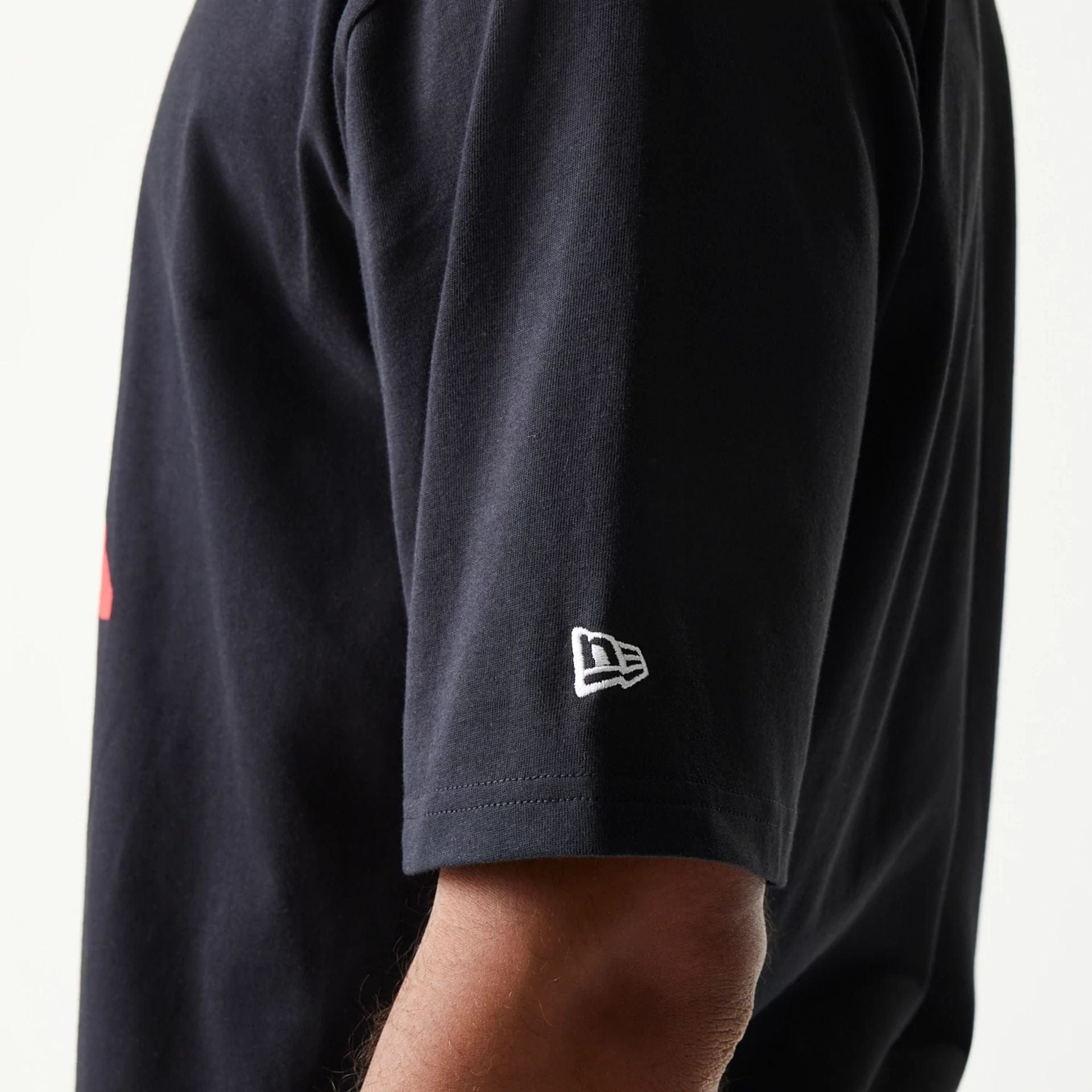 The model is wearing this New Era Baseball Player Graphic Oversized T-Shirt in black. 5