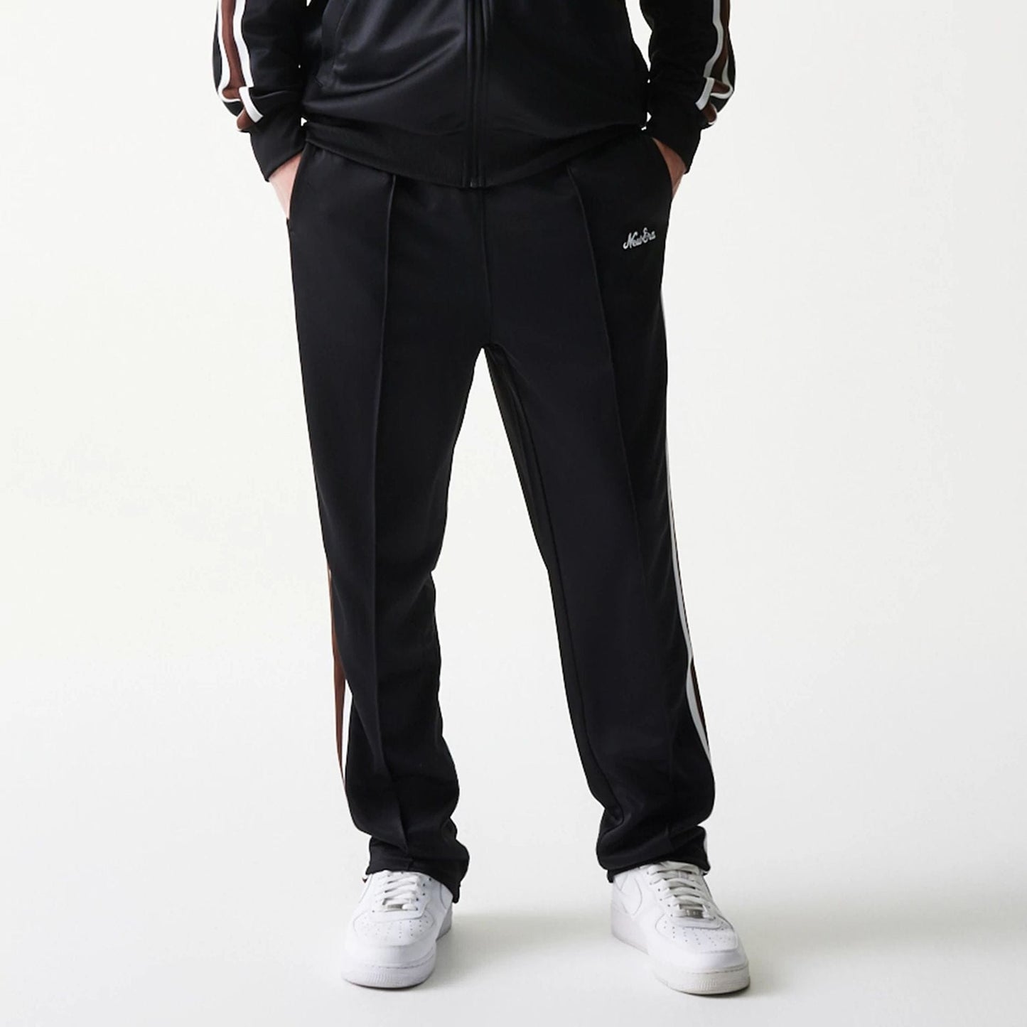 The model is wearing this New Era Script Straight Leg Joggers in black. 4