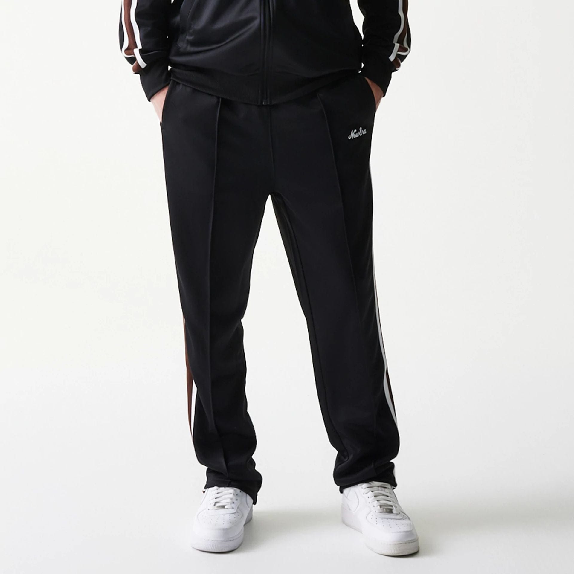 The model is wearing this New Era Script Straight Leg Joggers in black. 4