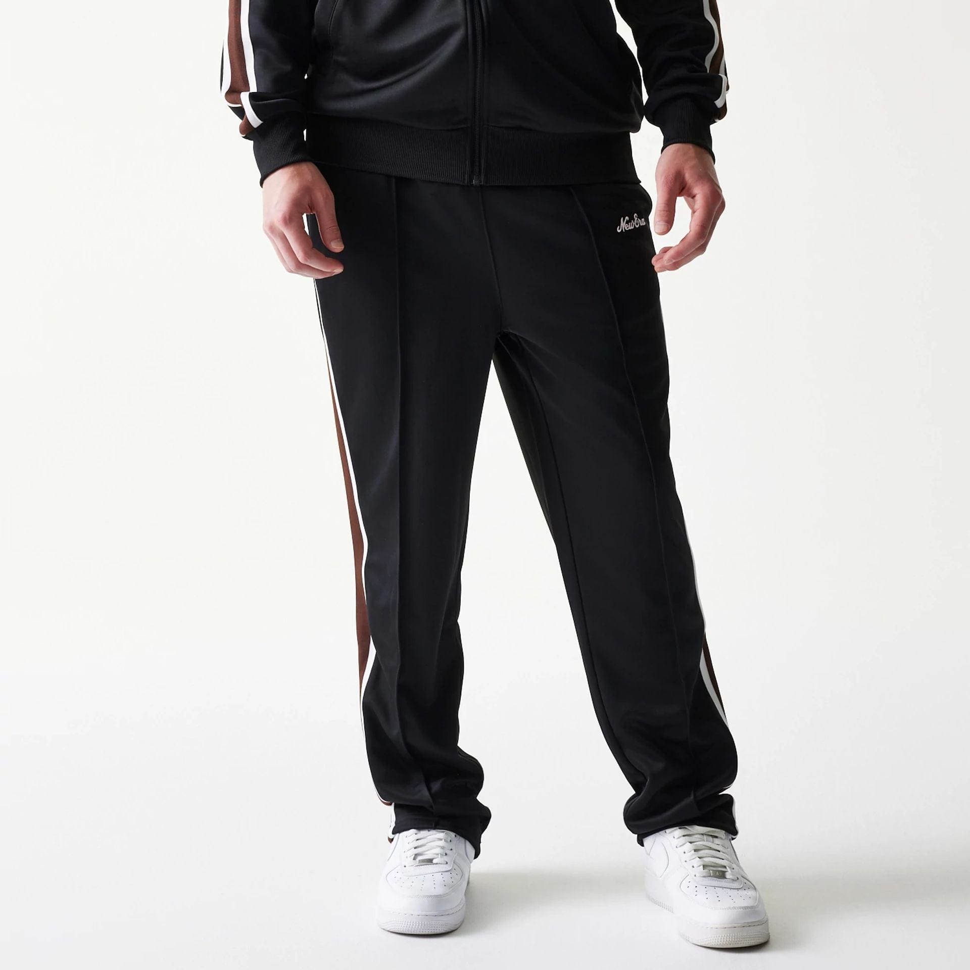 The model is wearing this New Era Script Straight Leg Joggers in black. 1