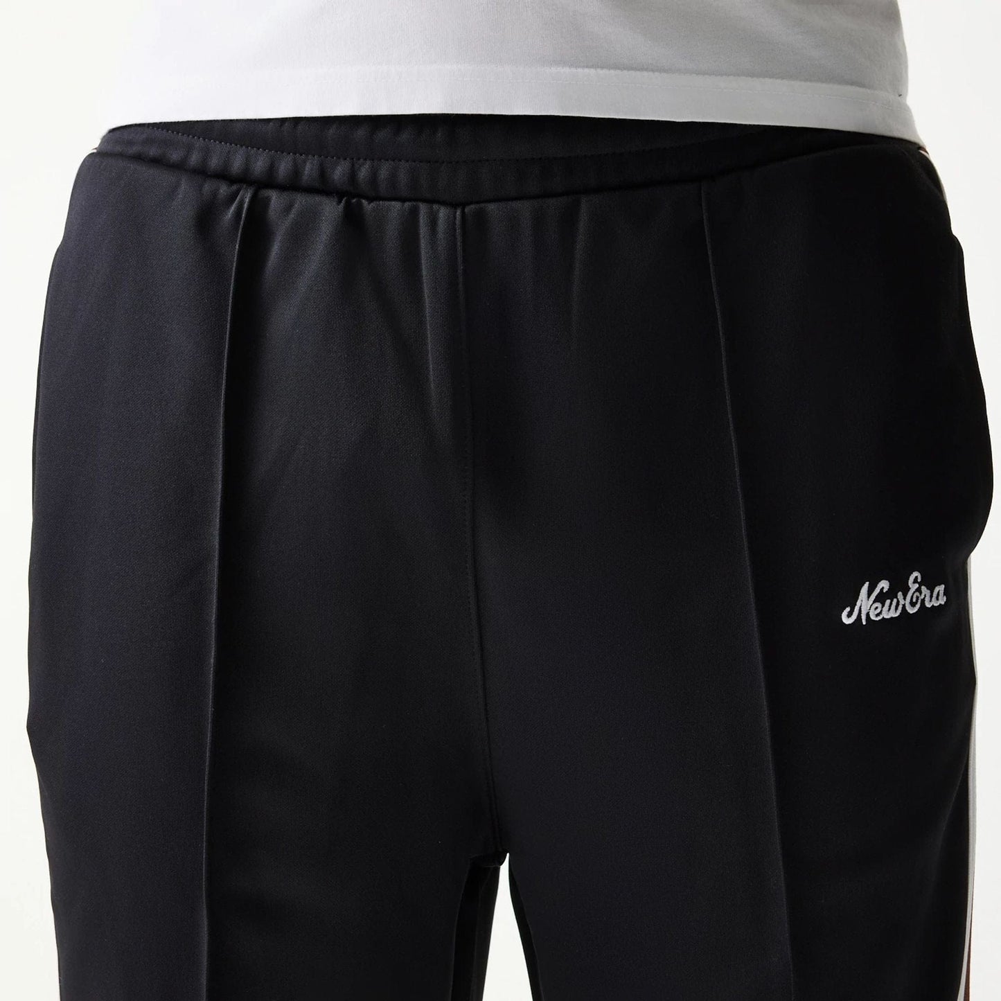 The model is wearing this New Era Script Straight Leg Joggers in black. 6