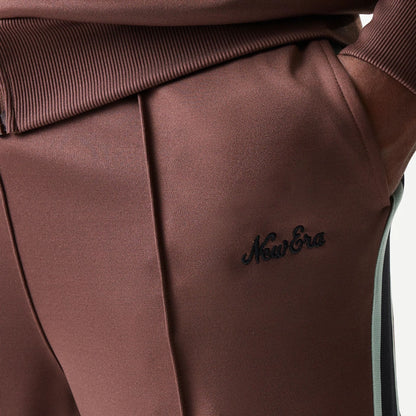 The model is wearing this New Era Script Straight Leg Joggers in brown. 3