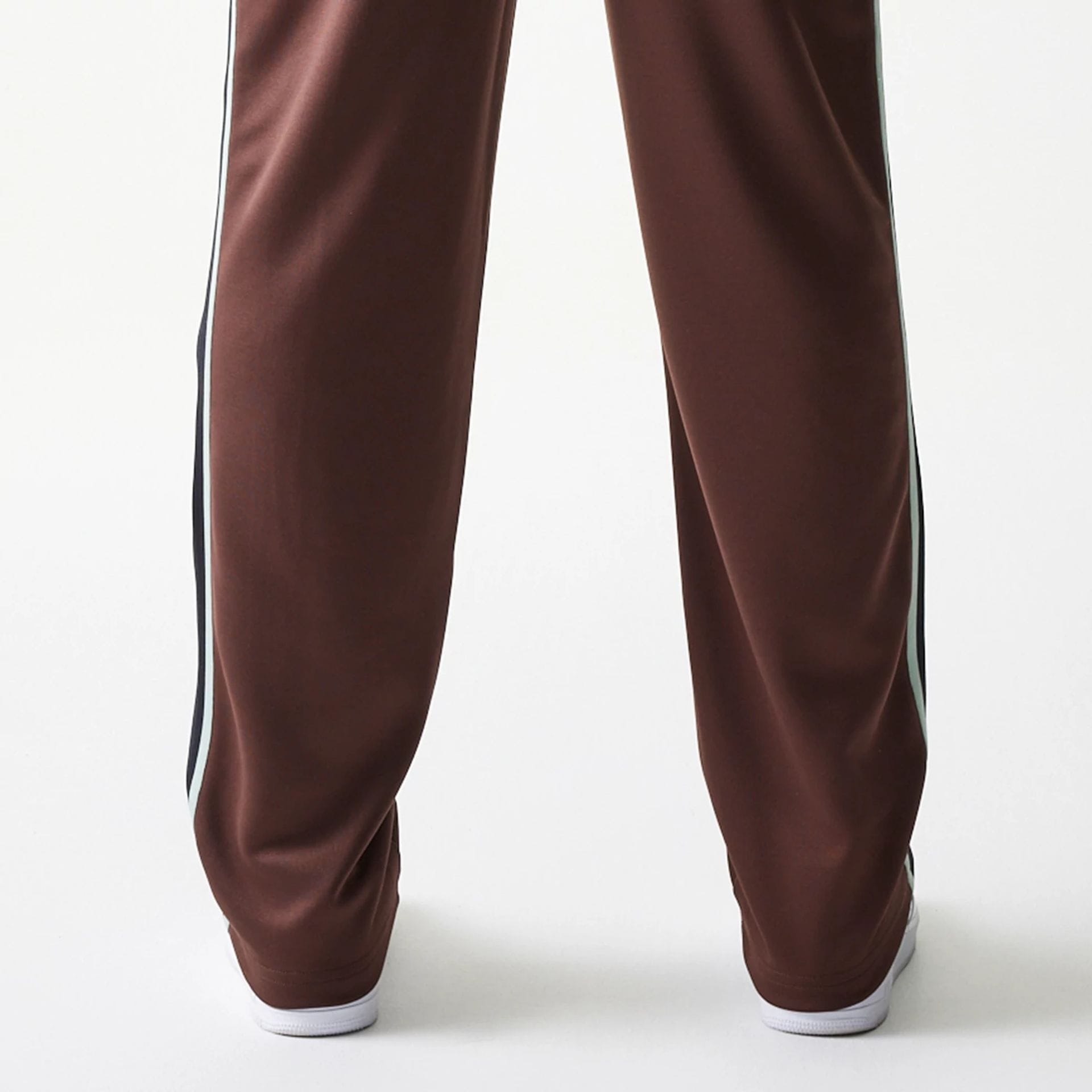 The model is wearing this New Era Script Straight Leg Joggers in brown. 5