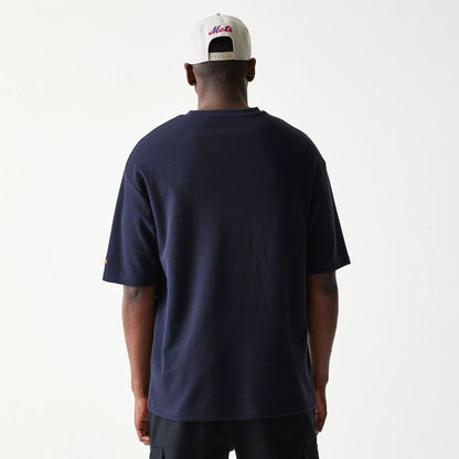The model is wearing this MLB Waffle New York Mets Oversized T-Shirt in navy. 2