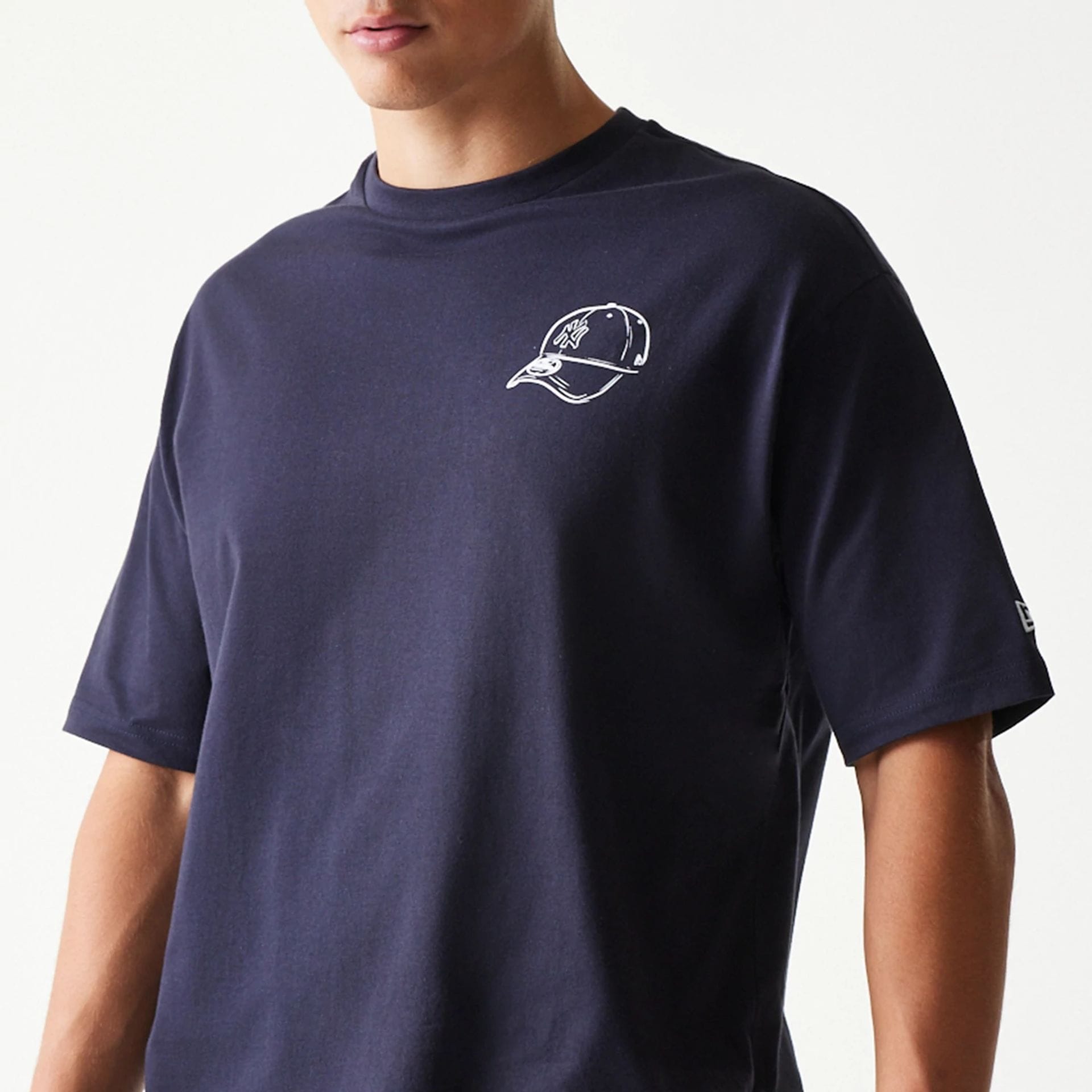 The model is wearing this MLB Baseball Graphic New York Yankees Oversized T-Shirt in navy. 3