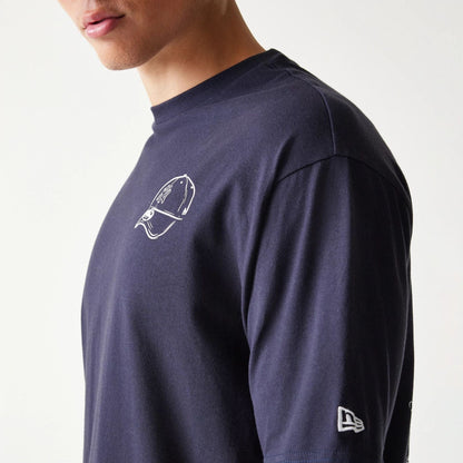 The model is wearing this MLB Baseball Graphic New York Yankees Oversized T-Shirt in navy. 6