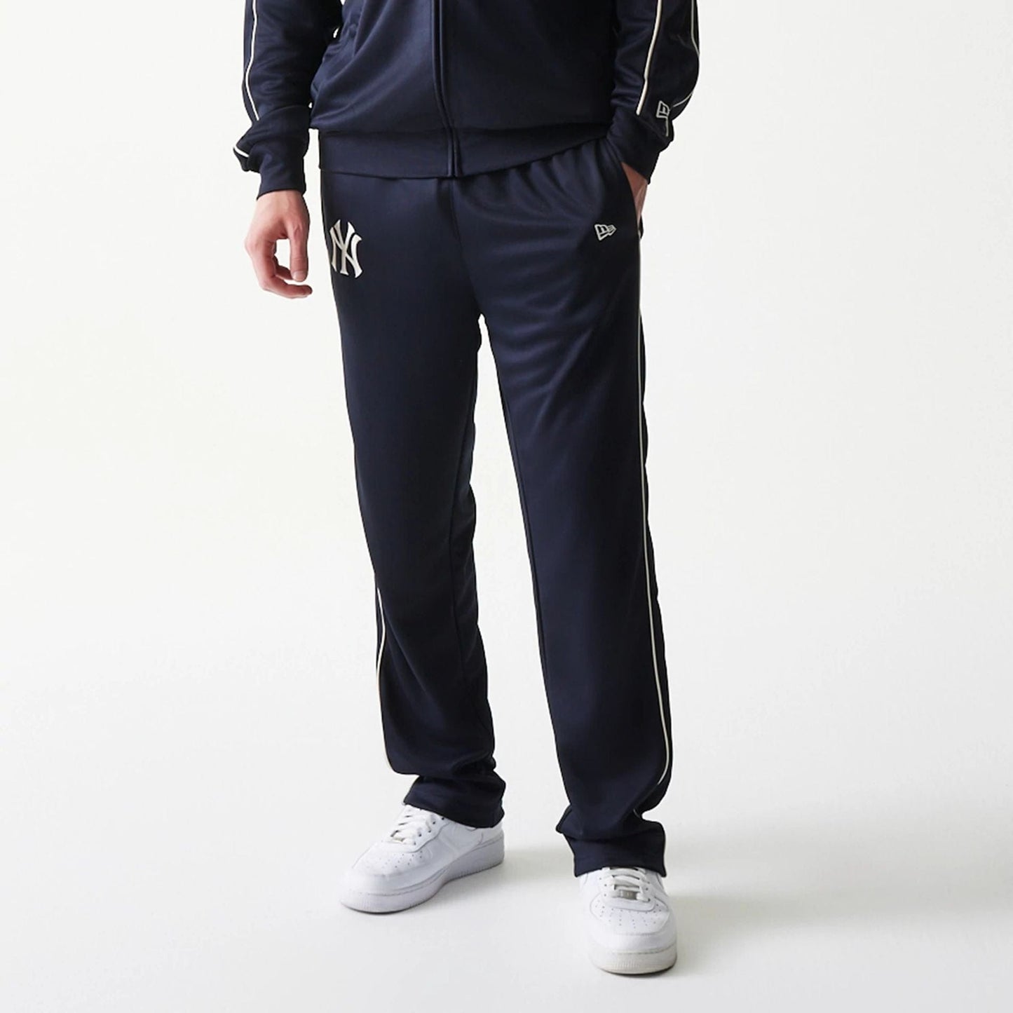 The model is wearing this MLB Piping New York Yankees Straight Leg Joggers in navy. 3