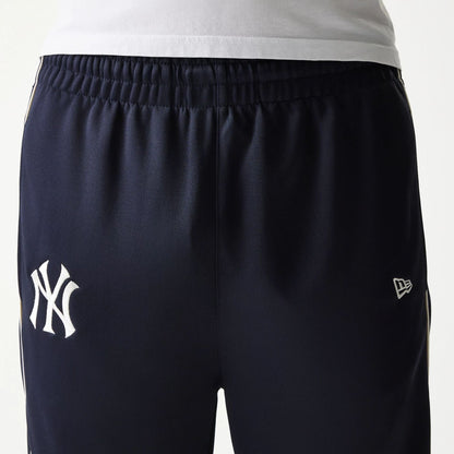 The model is wearing this MLB Piping New York Yankees Straight Leg Joggers in navy. 6