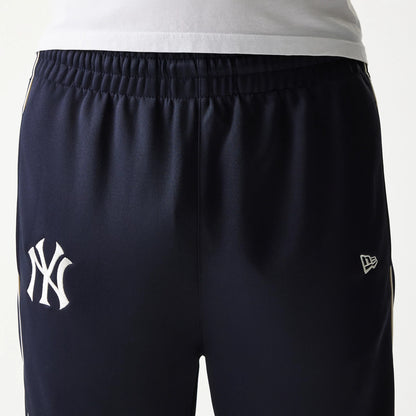 The model is wearing this MLB Piping New York Yankees Straight Leg Joggers in navy. 6