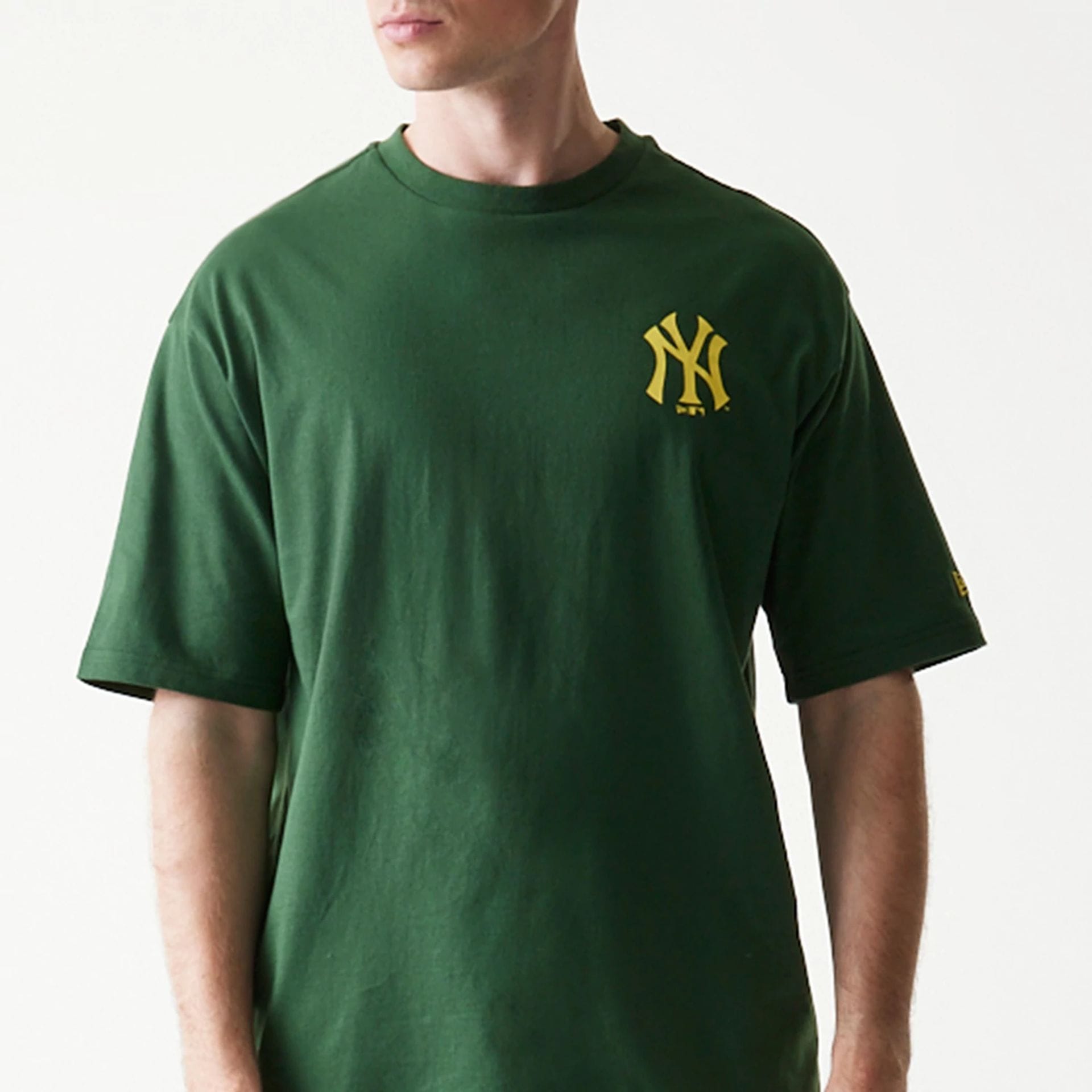 The model is wearing this MLB World Series New York Yankees T-Shirt in dark green. 3