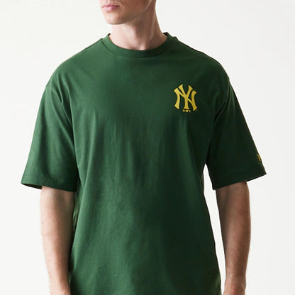 The model is wearing this MLB World Series New York Yankees T-Shirt in dark green. 3