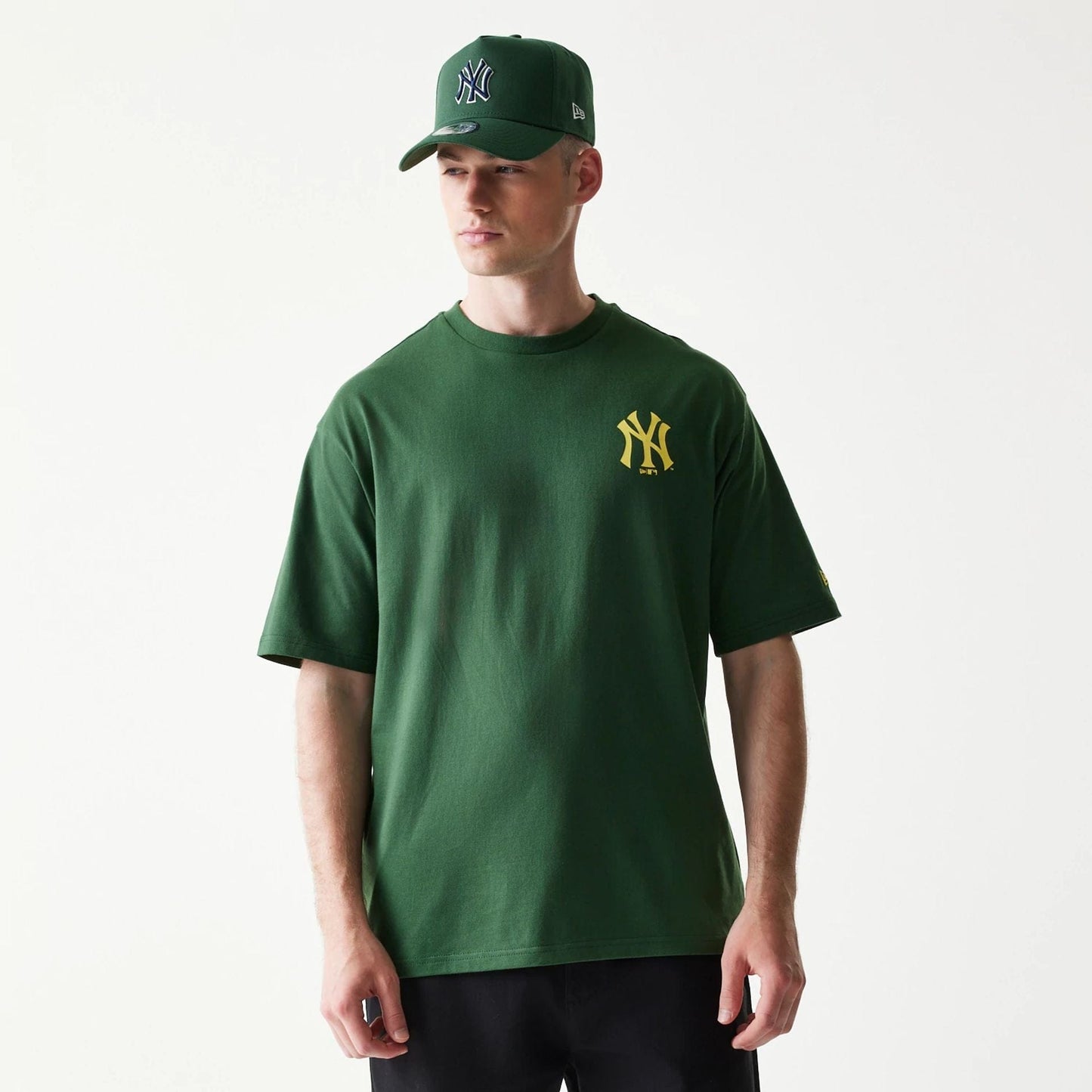 The model is wearing this MLB World Series New York Yankees T-Shirt in dark green. 1