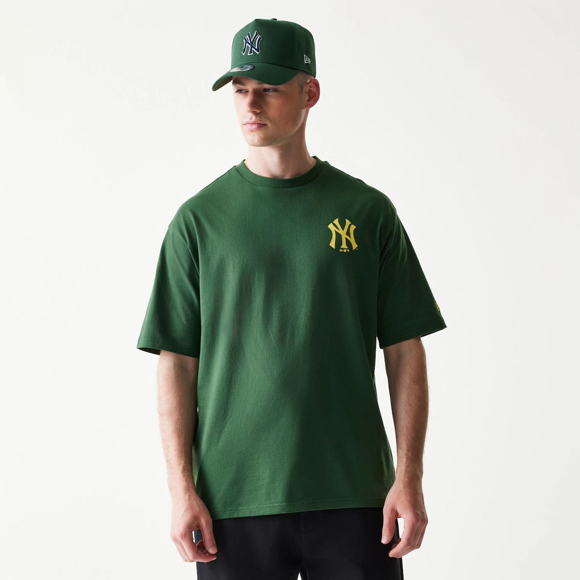 The model is wearing this MLB World Series New York Yankees T-Shirt in dark green. 1