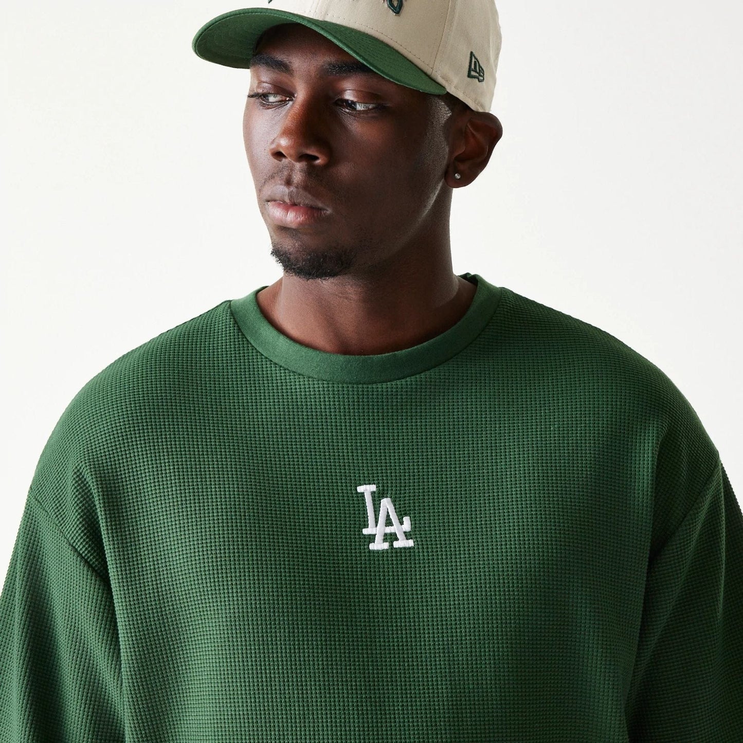 The model is wearing this MLB Waffle LA Dodgers Oversized T-Shirt in dark green. 7