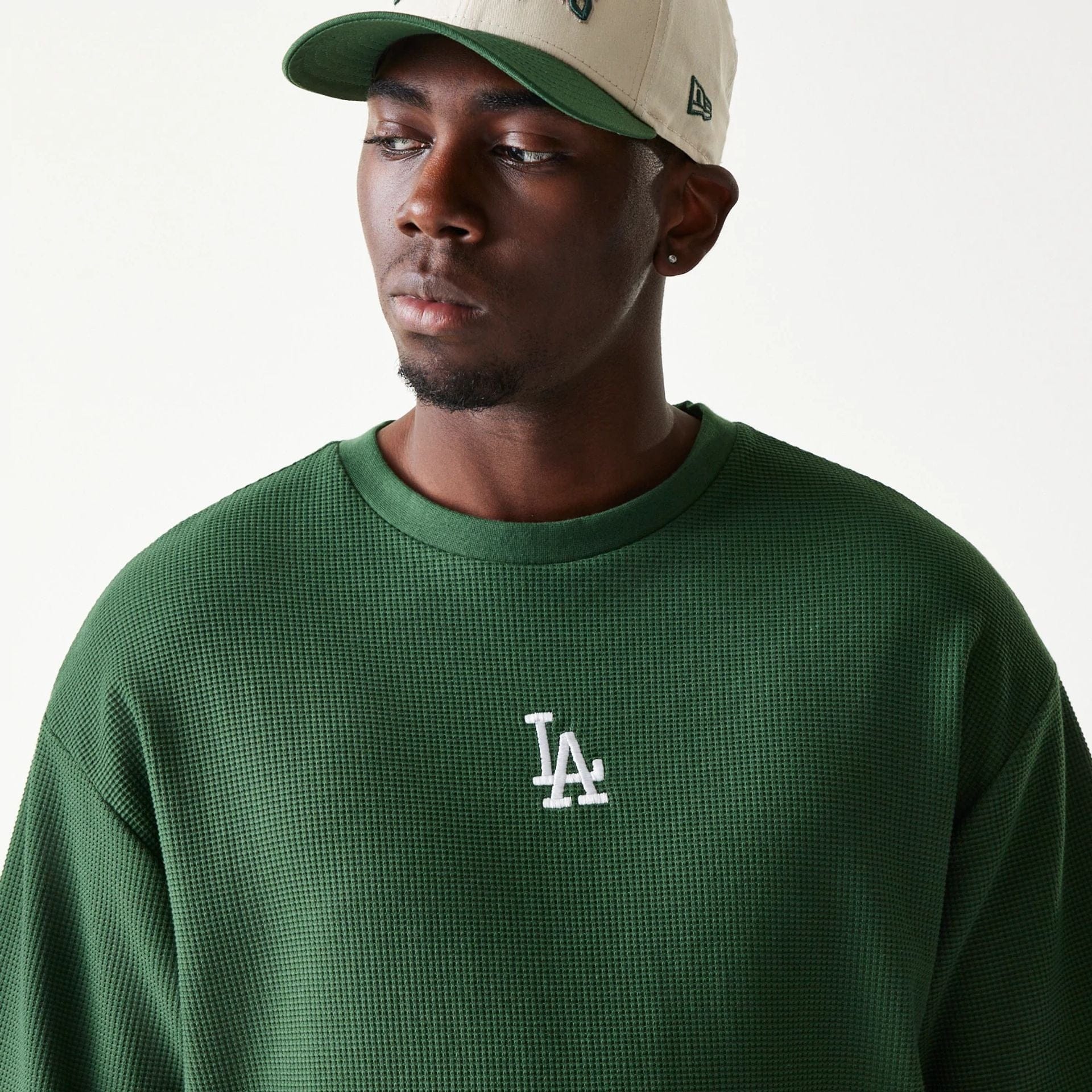 The model is wearing this MLB Waffle LA Dodgers Oversized T-Shirt in dark green. 7