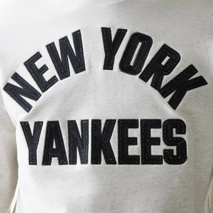 The model is wearing this MLB Graphic New York Yankees Oversized Crew Neck Sweater in pastel grey. 8