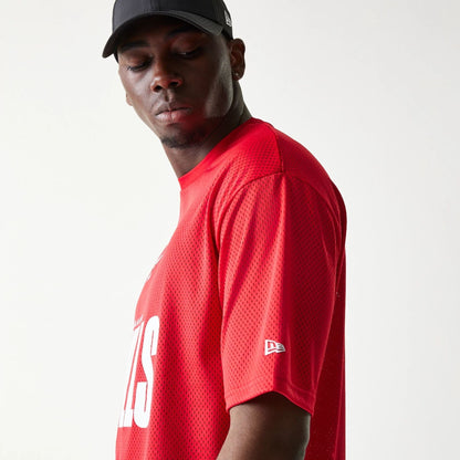 The model is wearing this NBA Graphic Mesh Chicago Bulls T-Shirt in red. 5