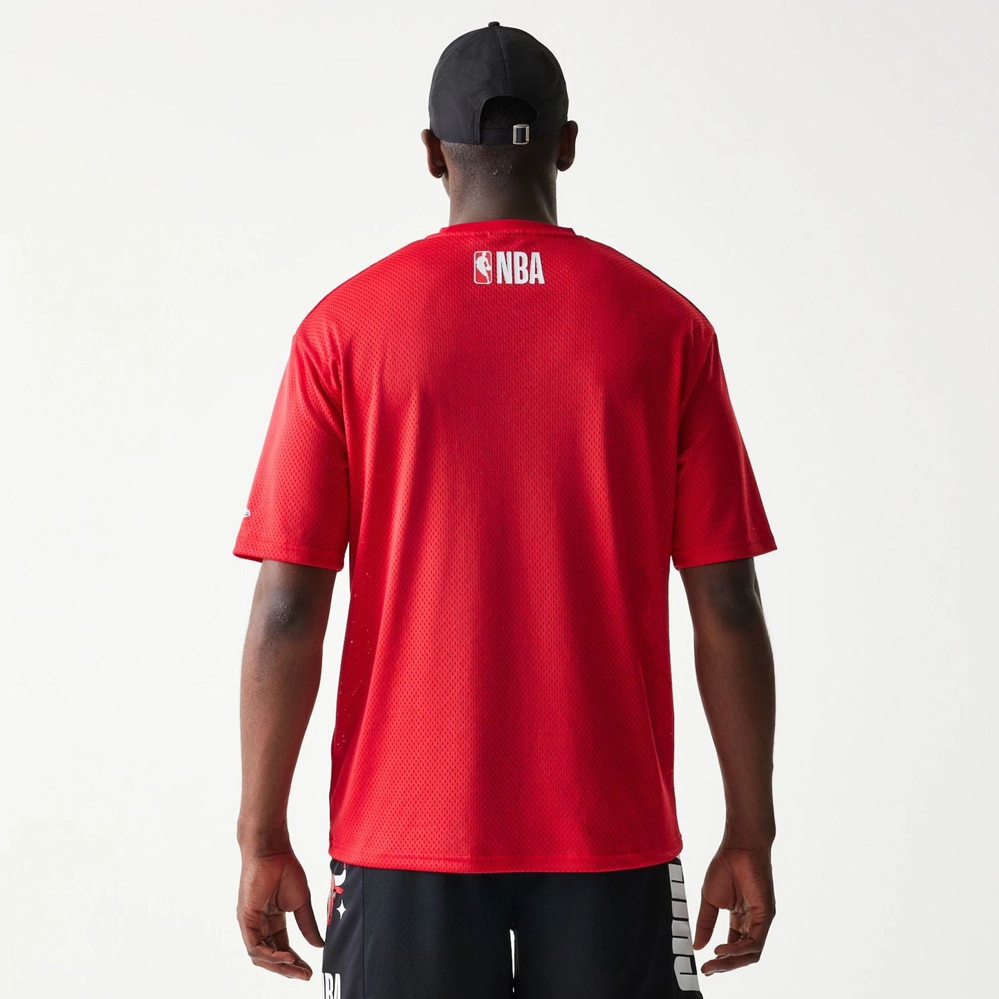 The model is wearing this NBA Graphic Mesh Chicago Bulls T-Shirt in red. 2