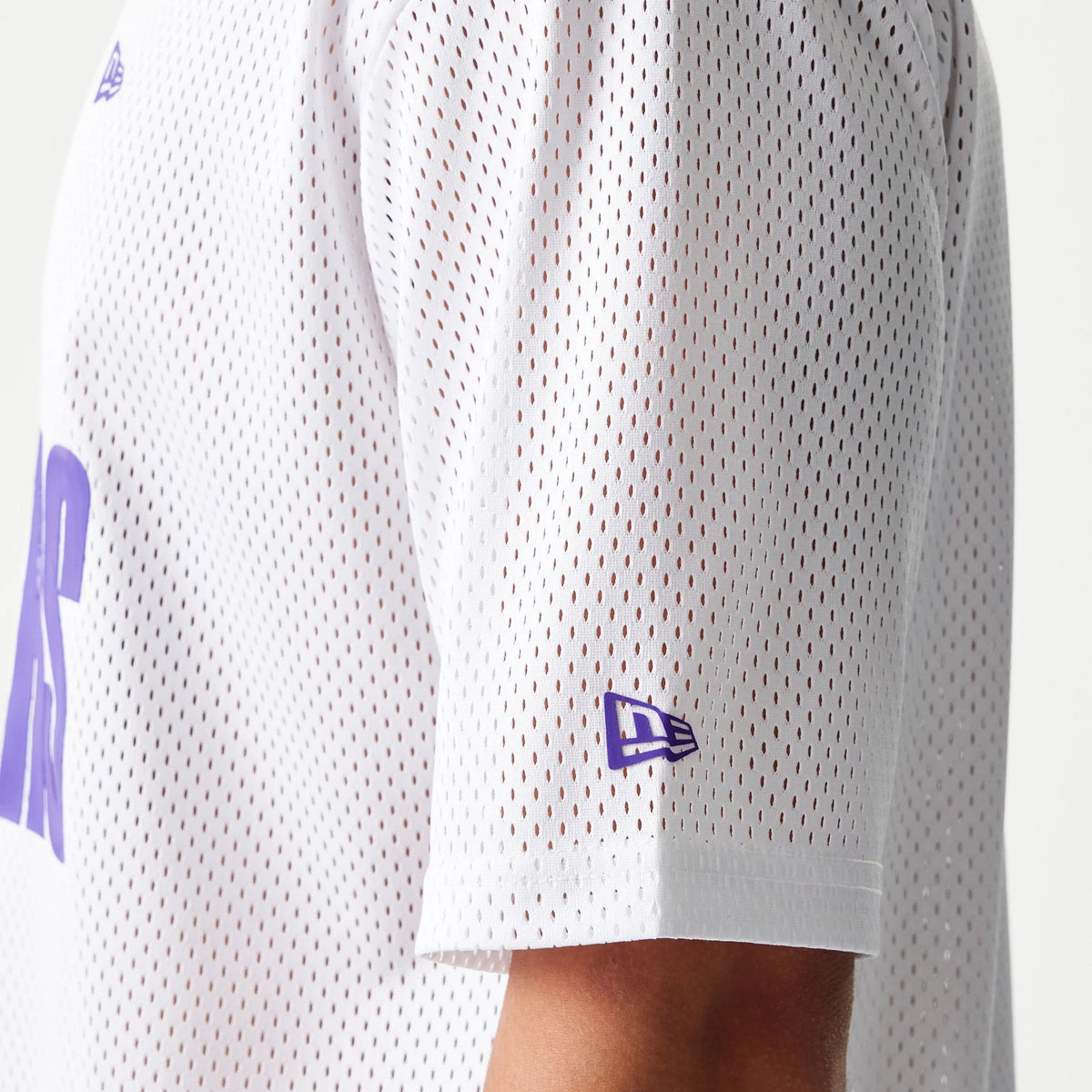 The model is wearing this NBA Graphic Mesh LA Lakers T-Shirt in white. 5
