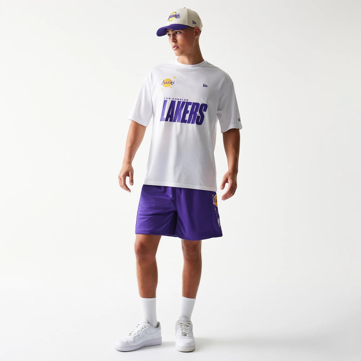 The model is wearing this NBA Graphic Mesh LA Lakers T-Shirt in white. 8