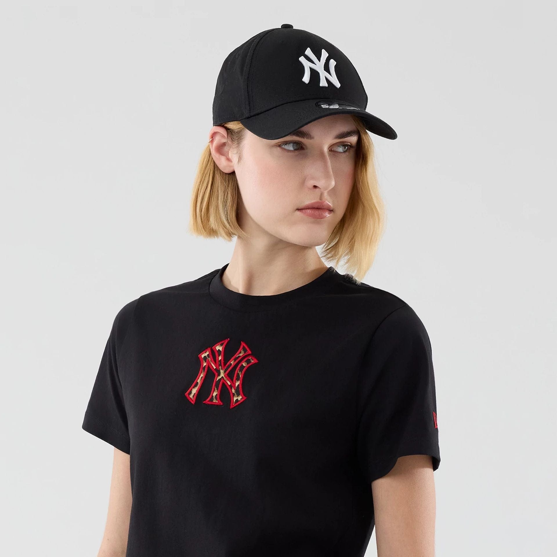 The model is wearing this Womens MLB Infill New York Yankees T-shirt in black. 3