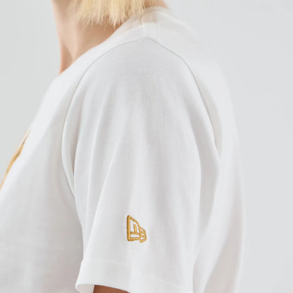 The model is wearing this Womens MLB Infill New York Yankees T-shirt in white. 6