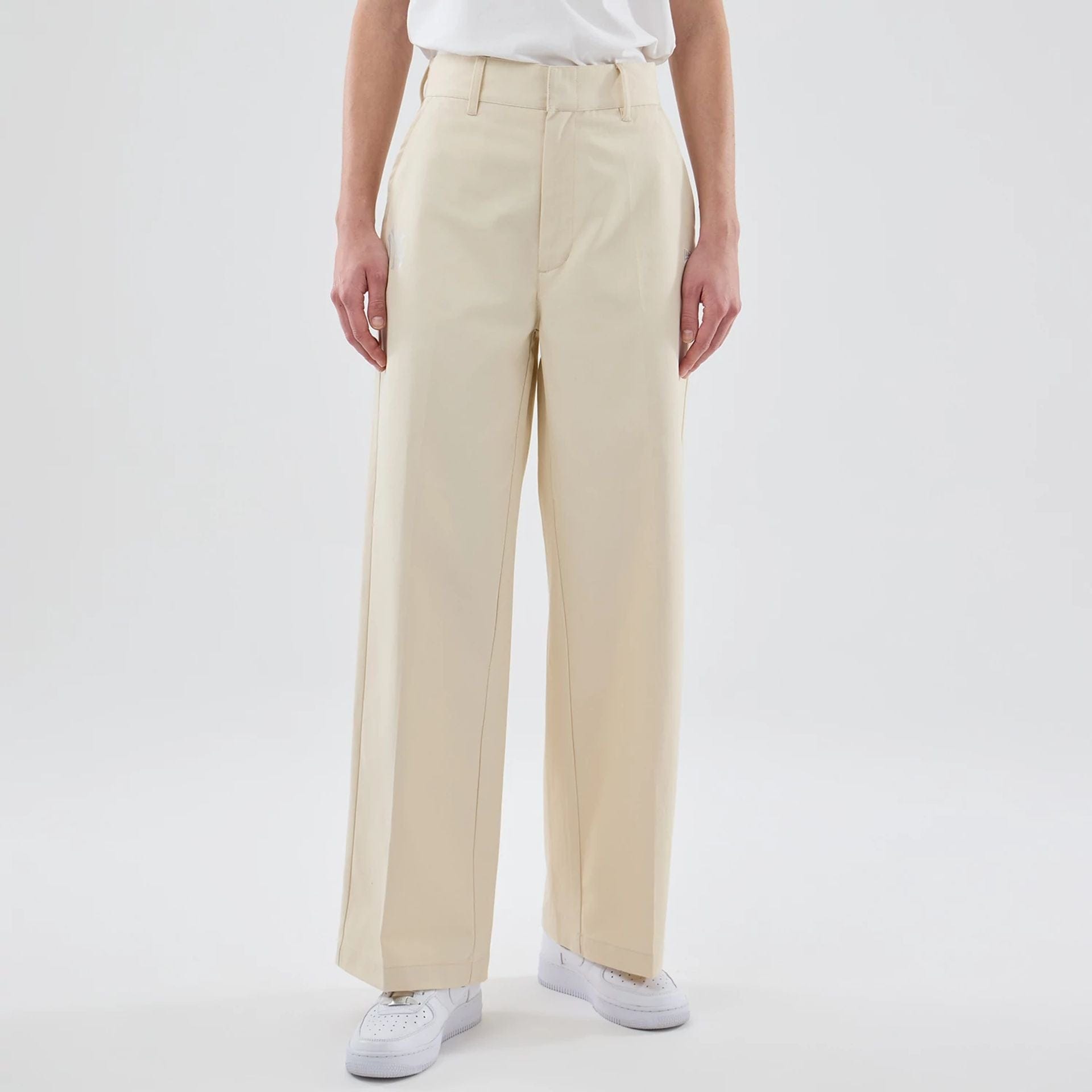 The model is wearing this Womens MLB New York Yankees Chino Trousers in cream. 1