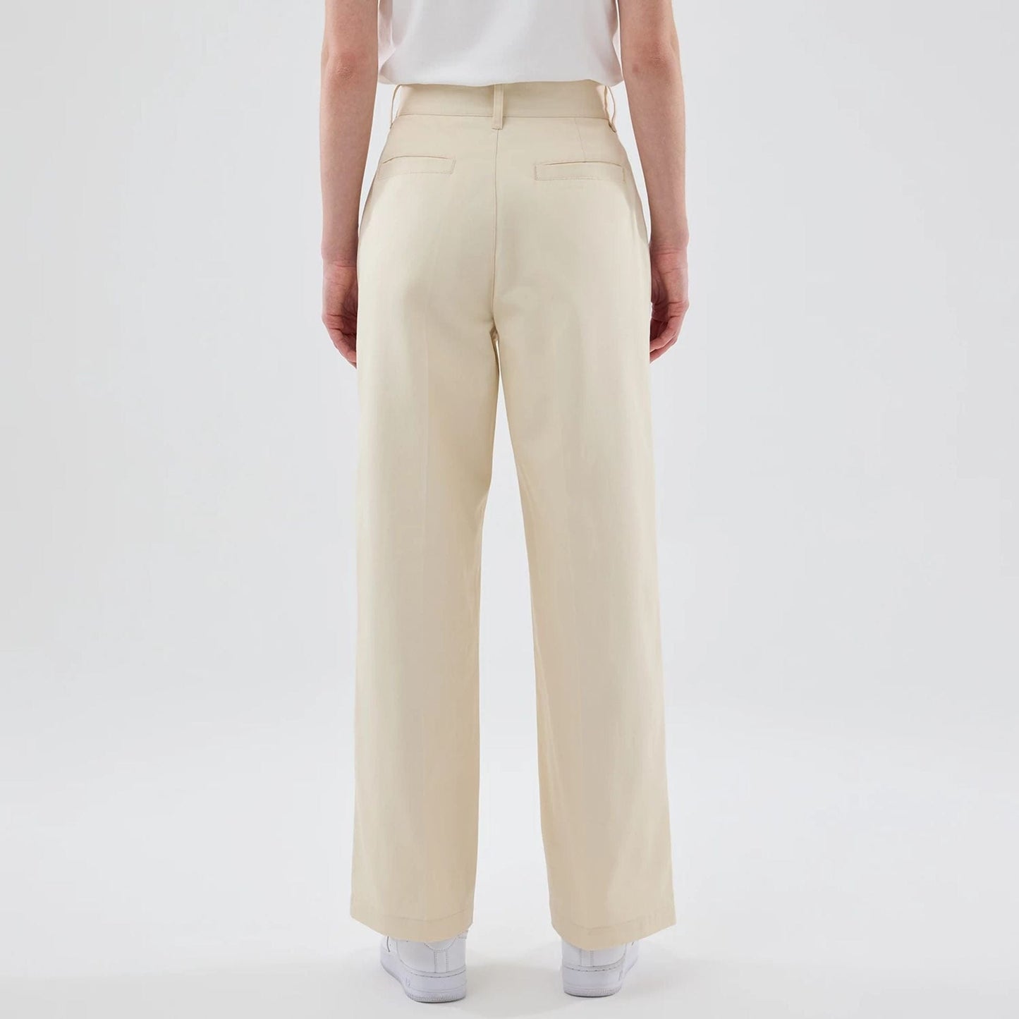 The model is wearing this Womens MLB New York Yankees Chino Trousers in cream. 2