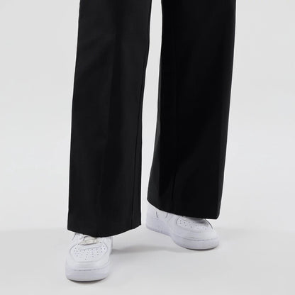 The model is wearing this Womens MLB New York Yankees Chino Trousers in black. 6