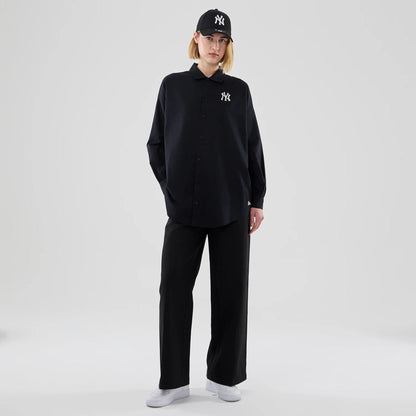 The model is wearing this Womens MLB Shirt New York Yankees Long Sleeve Shirt in black. 8