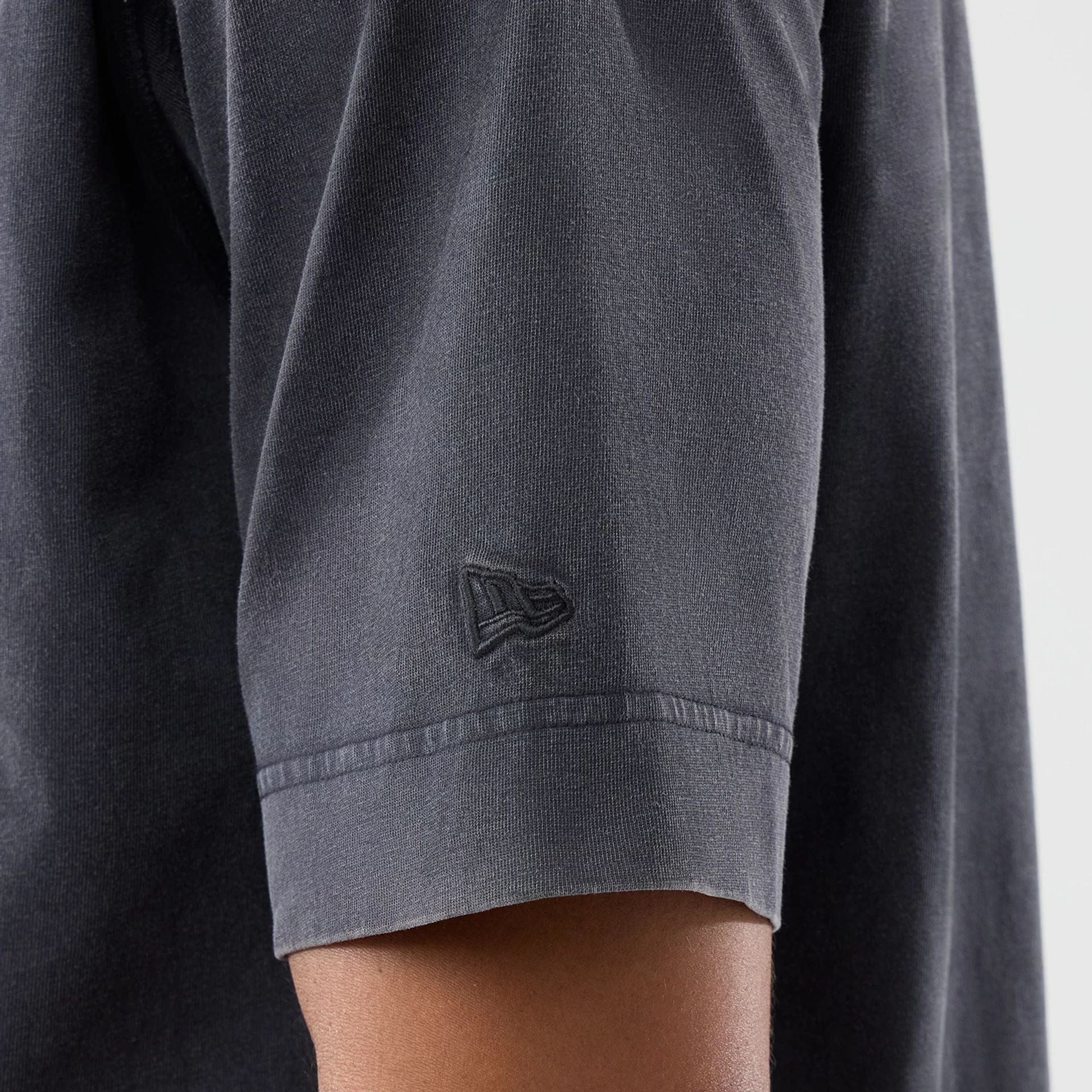 The model is wearing this MLB Washed New York Yankees T-Shirt in black. 5