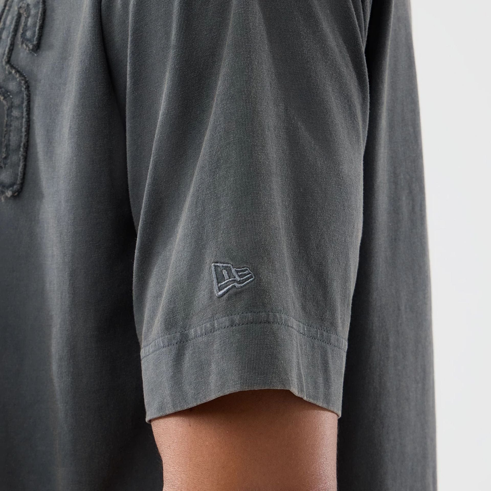 The model is wearing this MLB Washed LA Dodgers T-Shirt in Dark Grey. 5