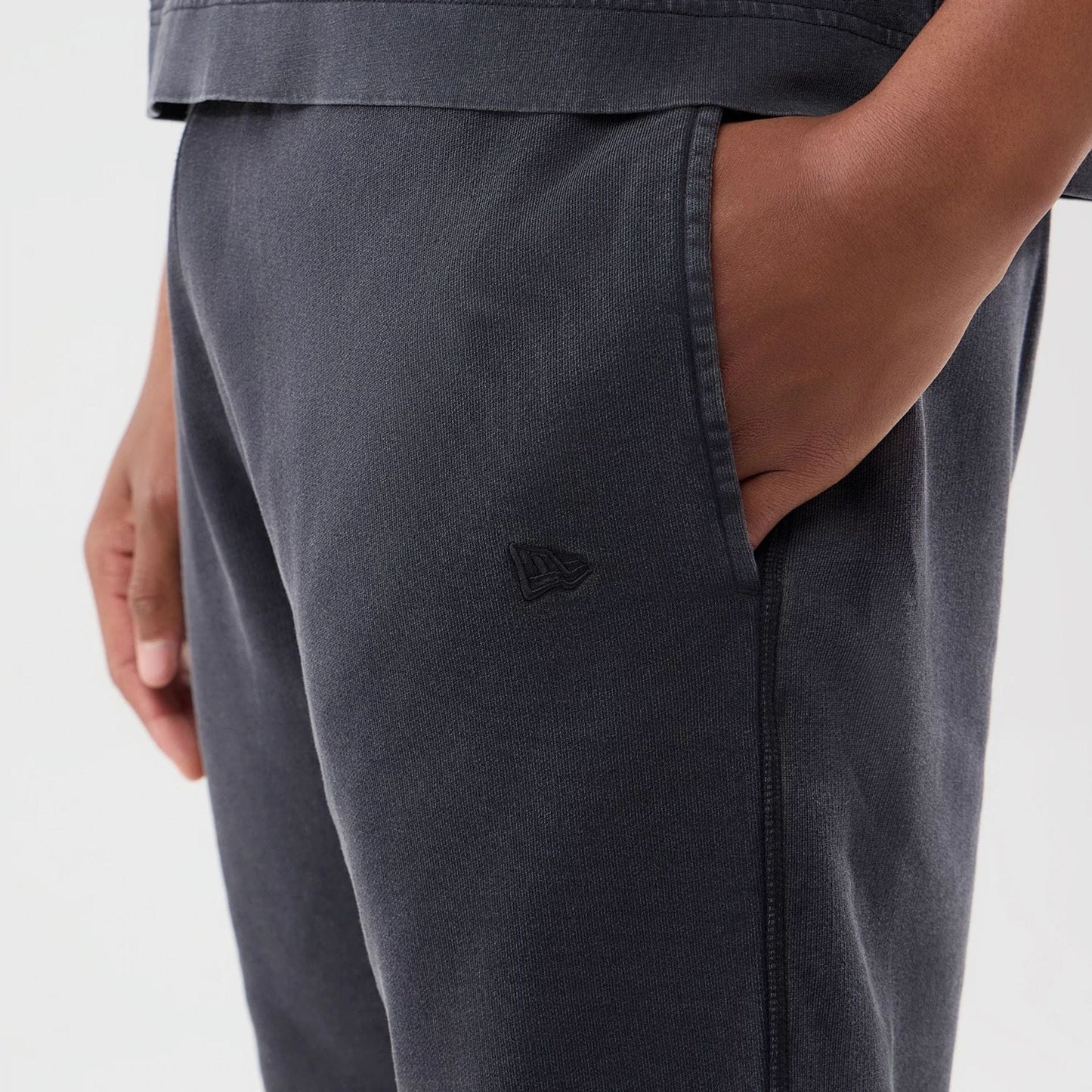 The model is wearing this MLB Washed New York Yankees Shorts in black. 4