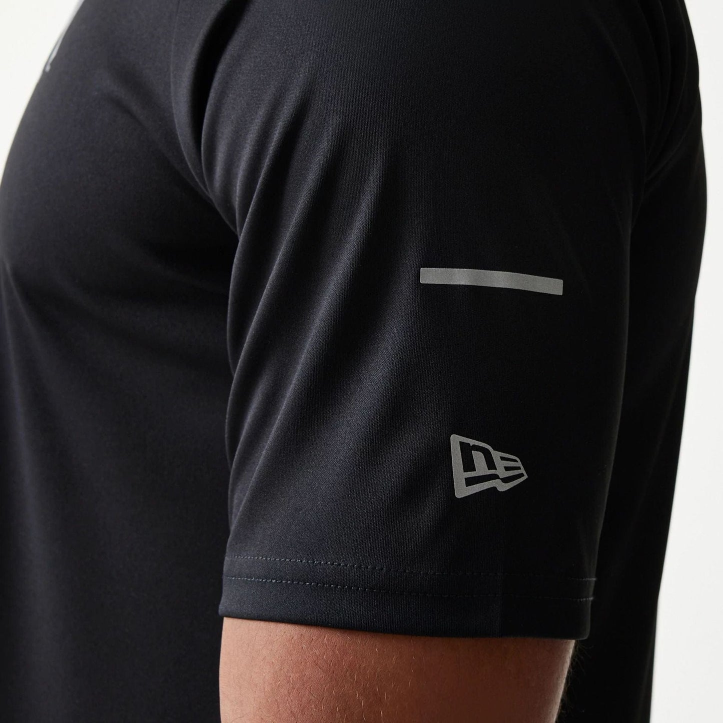 The model is wearing this MLB New York Yankees T-Shirt in black. 5